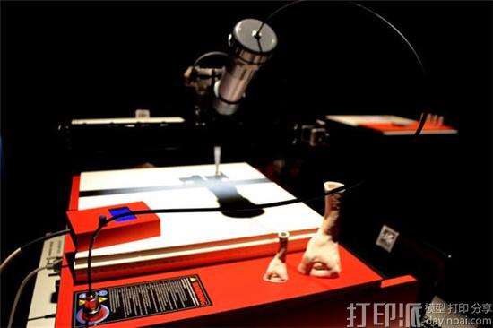 vormvrijs-new-lutum-3-ceramic-3d-printer-promises-dual-material-printing-all-environments-2.jpg
