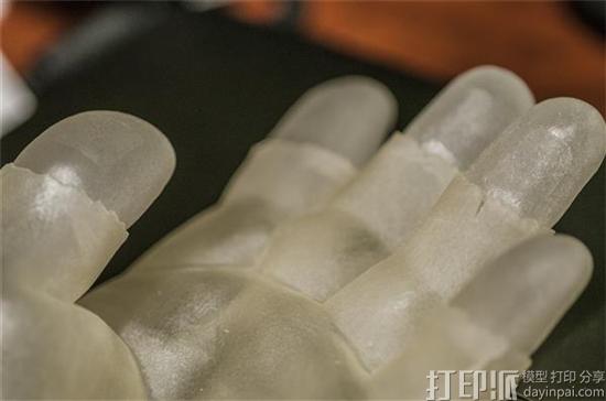 密歇根州立大学研究人员开发出可欺骗指纹扫描仪的3D打印手套.jpg