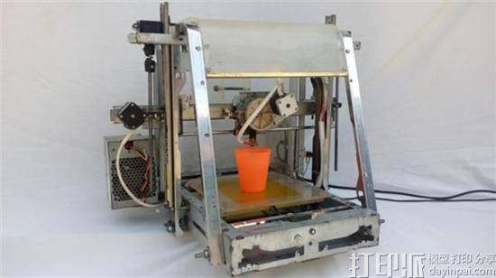 togolese-man-built-functioning-3d-printer-entirely-from-electronic-waste-1.jpg