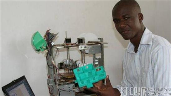 togolese-man-built-functioning-3d-printer-entirely-from-electronic-waste-4.jpg