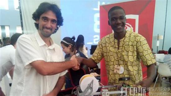 togolese-man-built-functioning-3d-printer-entirely-from-electronic-waste-3.jpg