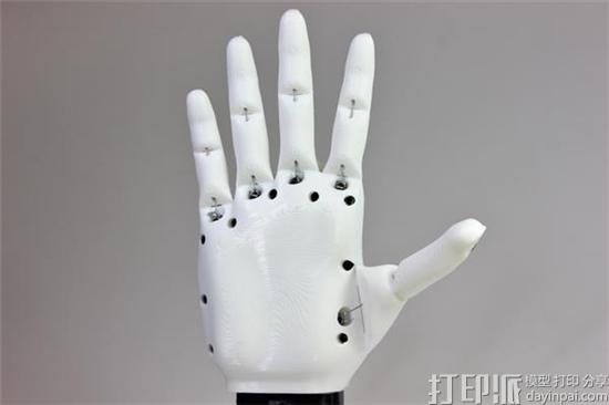 open-bionics-3d-printed-superhero-prostheses-make-children-feel-empowered-2.jpg