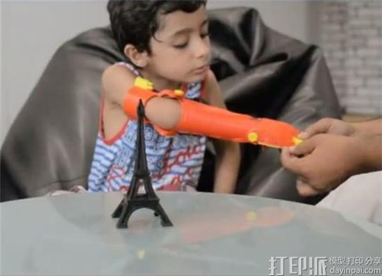 bioniks-wants-to-give-pakistani-children-3d-printed-superhero-prosthetic-hands-2.jpg