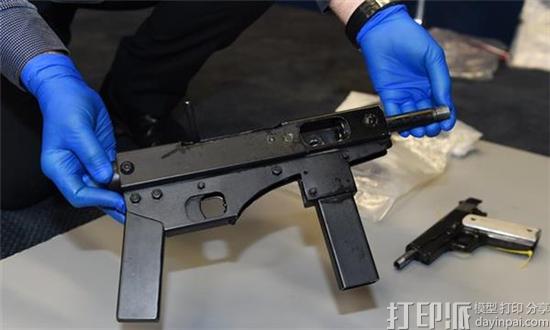 澳州警察在缉毒行动中发现3D打印冲锋枪 安全隐患再次引发热议.jpg