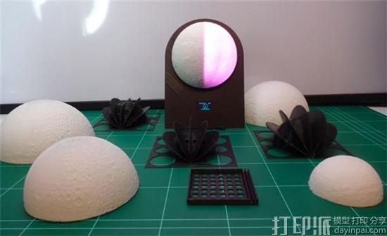 创客3D打印出模拟月球表面的月相时钟 功能十分丰富.jpg