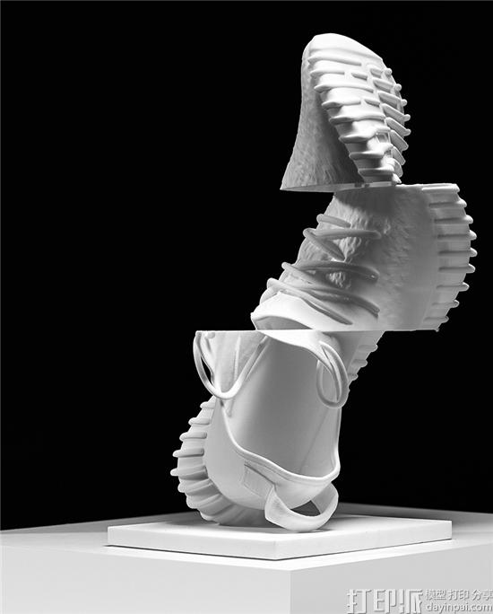 爱尔兰艺术家3D打印阿迪达斯神鞋“椰子”Yeezy Boost 350雕塑版.jpg