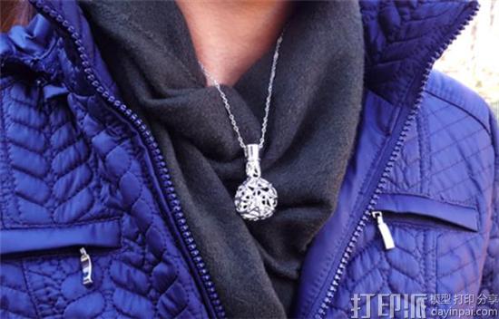 melissa-ng-3d-printed-mana-potion-pendant-raising-funds-friends-cancer-treatment-6.jpg