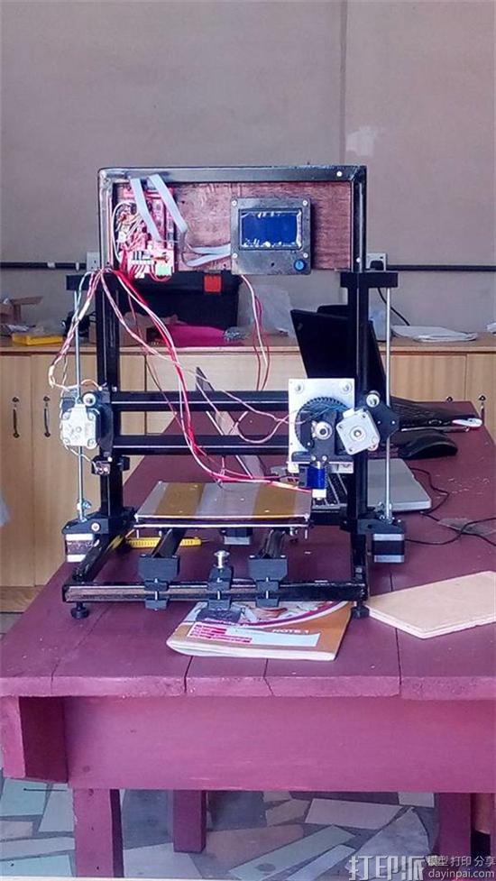 加纳大学生组织使用电子废物制作3D打印机 加纳大学生组织使用电子废物制作3D打印机