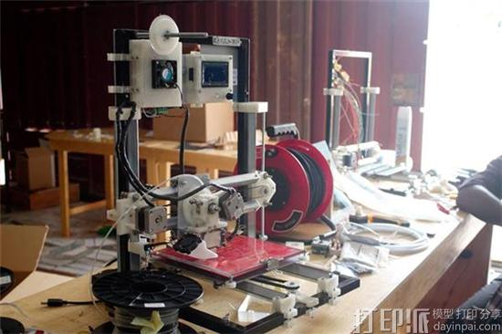 加纳大学生组织使用电子废物制作3D打印机 加纳大学生组织使用电子废物制作3D打印机