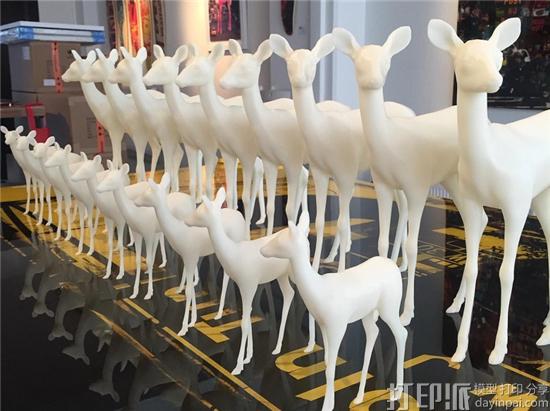 荷兰设计师3D打印大型鹿雕塑 呼吁人们保护动物
