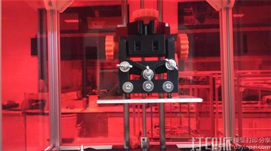 Aldric Negrier推出外形酷炫的红色SLA 3D打印机RooBee One