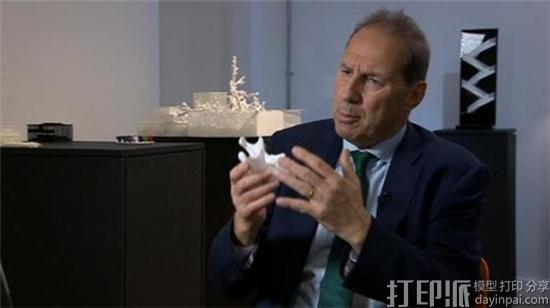 英国医生团队借3D打印技术为车祸伤者重新创建下颌
