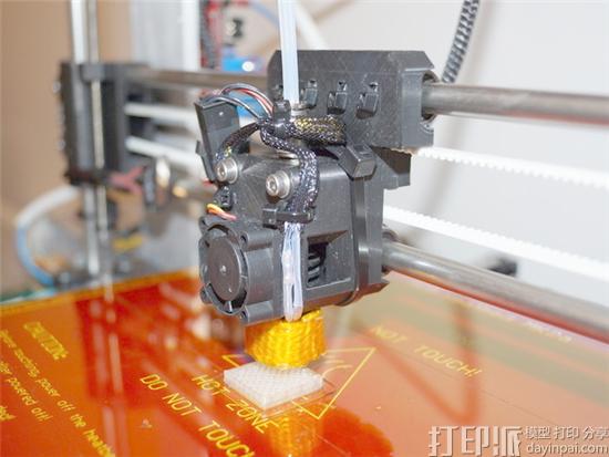 3D打印机挤出机一会出料一会儿停是正常的吗？