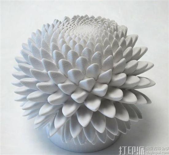 加利福利亚设计师创造出形似盛放花朵的可旋转3D打印雕塑
