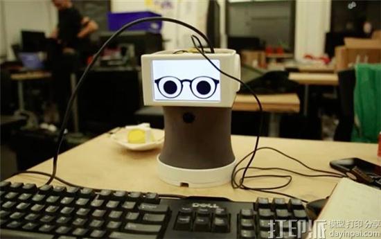 可爱的3D打印机器人Peeqo可以通过GIF与用户完成互动