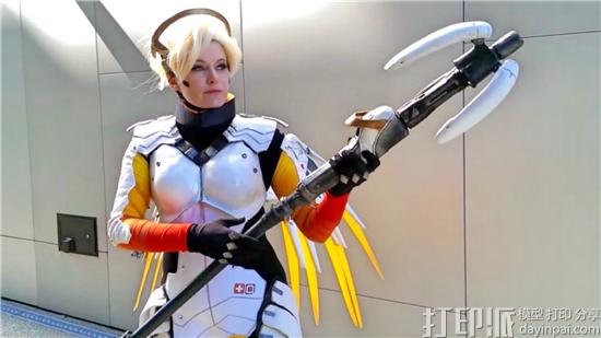 相似度太高！ Cosplay爱好者3D打印《守望先锋》美女英雄Mercy服装