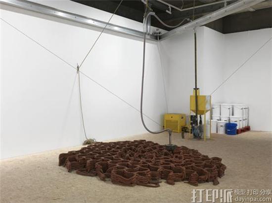 英国艺术家自制粘土3D打印机造魔鬼塔粘土模型
