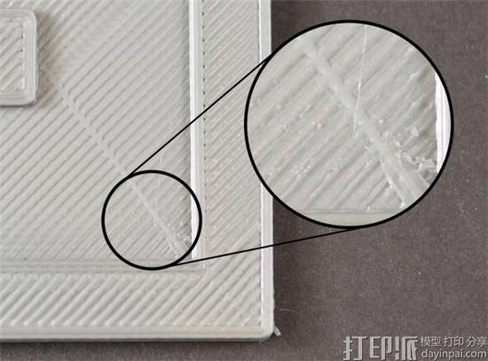 3D打印机喷头时不时会挤出多余的一点丝是什么问题？