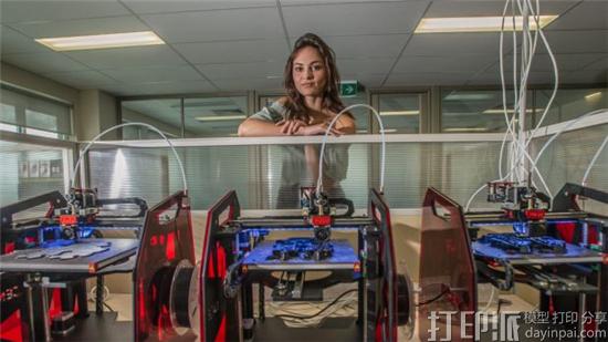 温哥华时装周将展出世界上第一件装饰有150只3D打印蝴蝶的裙子 温哥华时装周将展出世界上第一件装饰有150只3D打印蝴蝶的裙子