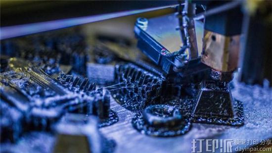 温哥华时装周将展出世界上第一件装饰有150只3D打印蝴蝶的裙子 温哥华时装周将展出世界上第一件装饰有150只3D打印蝴蝶的裙子