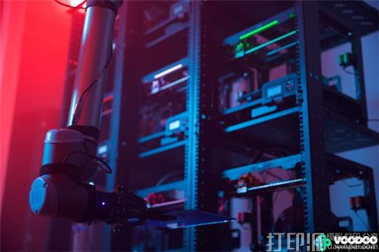 Voodoo公司推出由9台3D打印机和机械臂组成的Project Skywalker系统