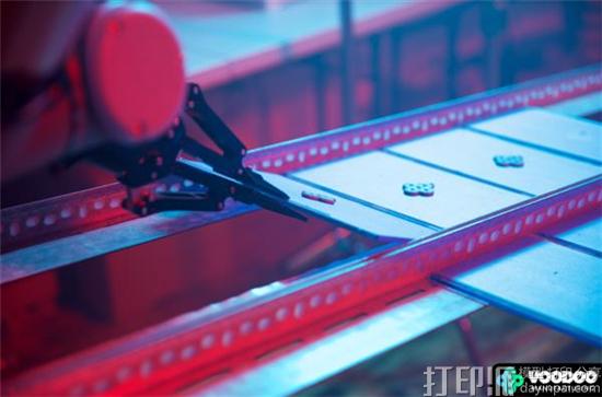 Voodoo公司推出由9台3D打印机和机械臂组成的Project Skywalker系统