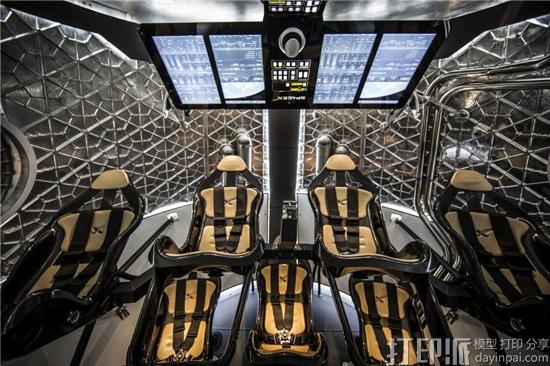 首次月球商业载人飞行将于2018年执行 飞创上安装有3D打印部件.jpg 首次月球商业载人飞行将于2018年执行 飞创上安装有3D打印部件.jpg