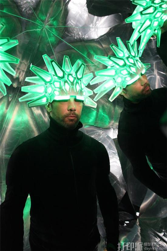 Jamiroquai乐队新歌MV中惊现3D打印发光头盔 灵感来自穿山甲鳞片