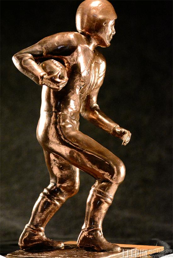 肯特州立大学再次为橄榄球MVP颁发全3D打印的铜奖杯