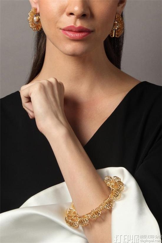 印度时尚首饰品牌Isharya推出首个3D打印首饰系列“无限花瓣”