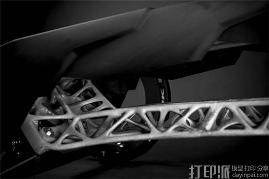 德国五名大学生制造出 由无绳电钻驱动的3D打印赛车“TOXIC”