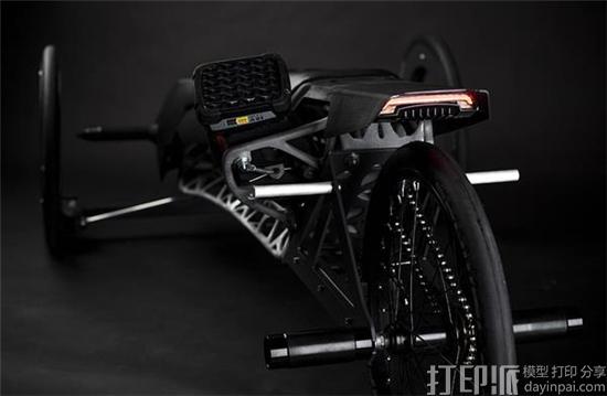 德国五名大学生制造出 由无绳电钻驱动的3D打印赛车“TOXIC”