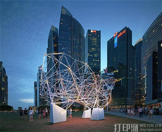 巨大的3D打印发光网格装置现身新加坡灯光艺术节