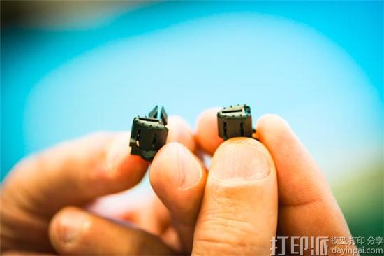 Oracle公司利用Carbon的CLIP技术3D打印出10000个服务器支架