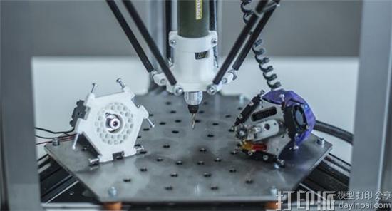 MAG推出集激光雕刻、CNC数控铣削及绘图功能的3D打印机Creatum