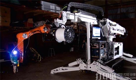 麻省理工学院实验室开发出可以3D打印大型建筑物的机器人