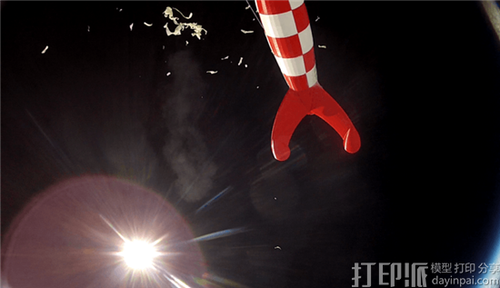 为庆祝新机发布 Tripodmaker将一个自制3D打印火箭送入平流层