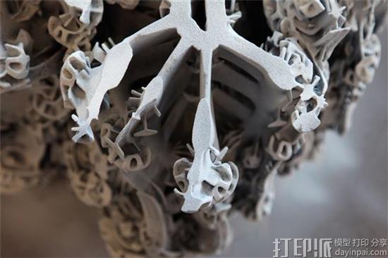 蓬皮杜艺术中心永久收藏耗7吨砂石的“数字怪诞2”3D打印雕塑