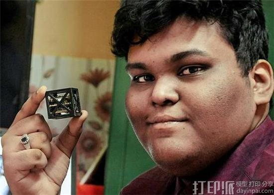 印度18岁少年3D打印出世界上最轻的卫星：采用碳纤维材料 仅重64克！