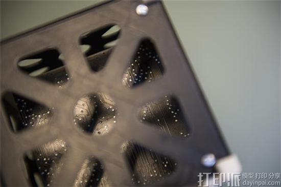 欧洲航天局开始测试3D打印PEEK微型立方体卫星