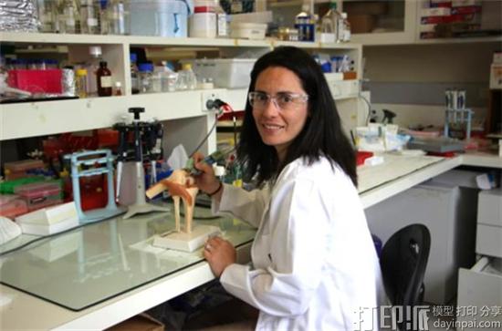 澳洲医生用3D生物打印笔成功修复羊的膝盖 有望治疗人的关节病 澳洲医生用3D生物打印笔成功修复羊的膝盖 有望治疗人的关节病