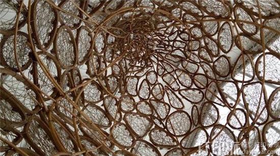 加州大学植物园展出3D打印巨型鸟巢  由木材和天然纤维制成