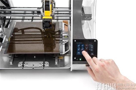 波兰设计工作室Pillcrow利用3D打印快速创建新字体