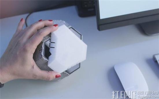西班牙设计师开发出可保护用户在线信息的3D打印装置Thero