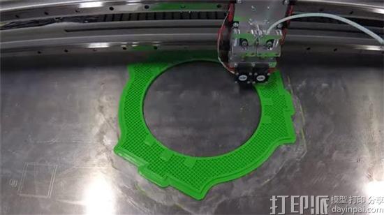 新减压神器！ 芬兰爱好者3D打印世界上最大的指尖陀螺