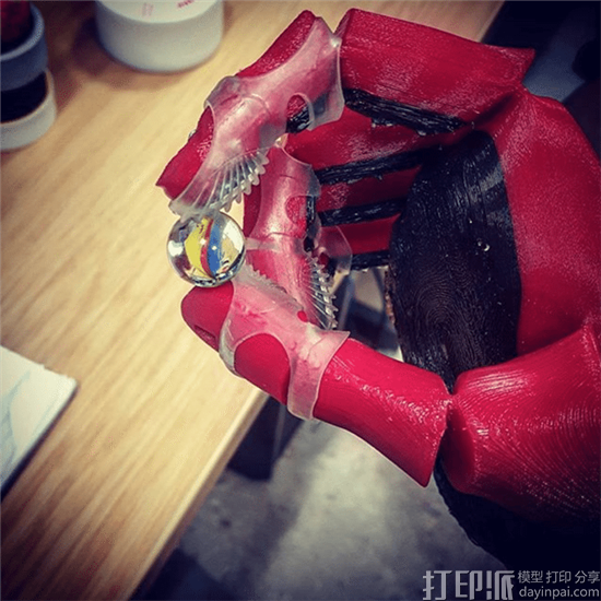 Open Bionics公司参加世界第一个3D打印仿生手的临床试验