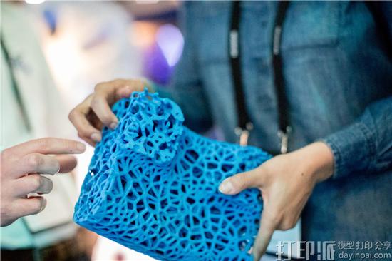 米其林展示其可回收、可更换胎面的实心仿生结构3D打印概念轮胎 米其林展示其可回收、可更换胎面的实心仿生结构3D打印概念轮胎