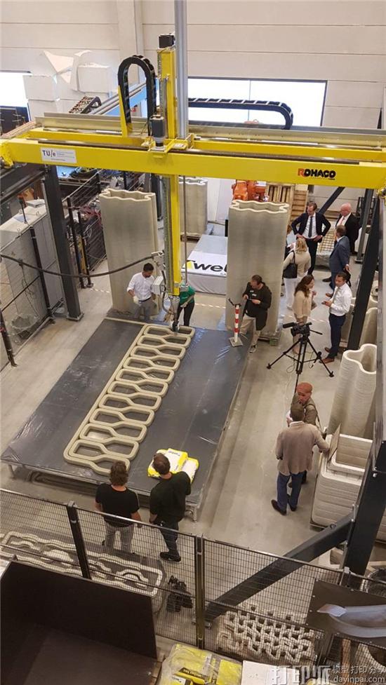 荷兰埃因霍芬理工大学与建筑集团BAM Infra合作3D打印混凝土自行车桥
