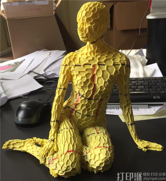创客兼雕塑家借助3D打印耗时1万个小时打造出高大的青铜镂空雕塑
