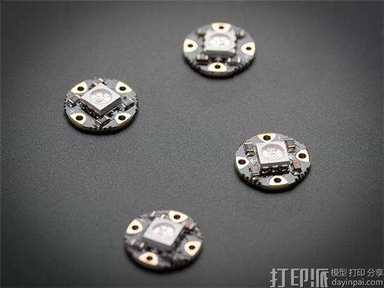 北卡罗来纳州杜克大学开发出可显示3D打印机状态的带LED灯的外套